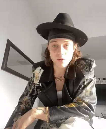 Irama in conferenza stampa streaming Irama in conferenza stampa streaming