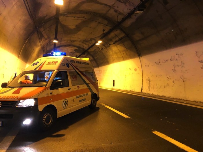 Sanremo: entra contromano in Aurelia Bis e provoca un frontale, fugge ma viene scoperto subito dalla Municipale