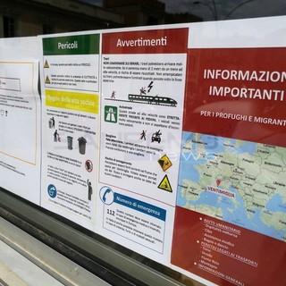 Le immagini dell'infopoint della Croce Rossa alla stazione di Ventimiglia