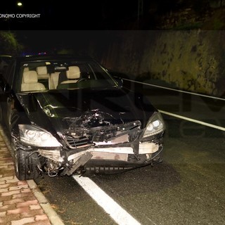 Bordighera: schianto sull'Aurelia vicino al Grand Hotel del Mare, un ferito lieve e due auto distruttre Bordighera: schianto sull'Aurelia vicino al Grand Hotel del Mare, un ferito lieve e due auto distruttre