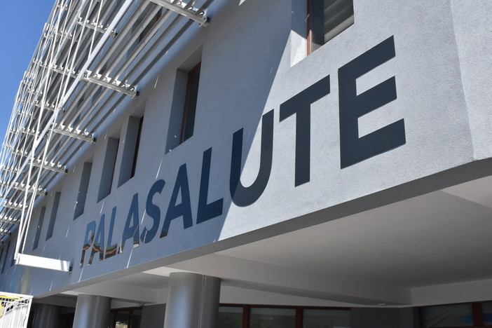 Sanremo, ambulatorio vaccinazioni trasferito al Palasalute: nuova sede operativa dal 28 aprile per tutti gli utenti