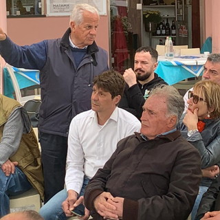 Claudio Scajola incontra i ristoratori di Calata Cuneo, Polis “Vogliamo far crescere i dehors dei locali. Mercato coperto di Oneglia sarà completamente riqualificato”