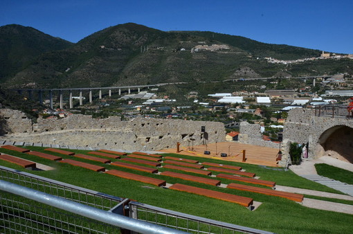 Taggia, interrogazione sul castello: “Strada dissestata e poca illuminazione”. Longobardi: "Interventi a breve" Taggia, interrogazione sul castello: “Strada dissestata e poca illuminazione”. Longobardi: "Interventi a breve"