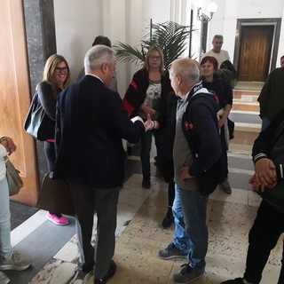 Imperia: mercato in via Martiri, confronto tra il Sindaco e gli ambulanti. Ipotesi spostamento in piazza Roma (Foto e Video)