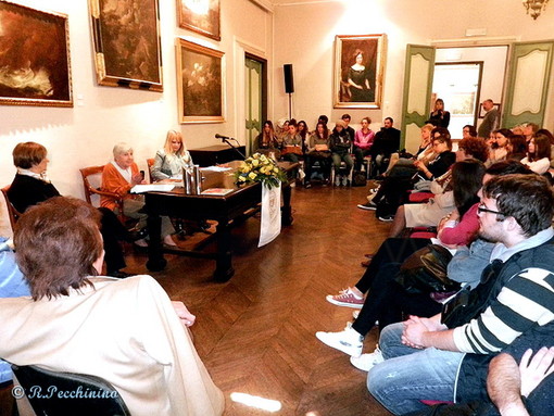 Sanremo: grande successo per la conferenza dell'antropologa Amalia Signorelli al Museo Civico