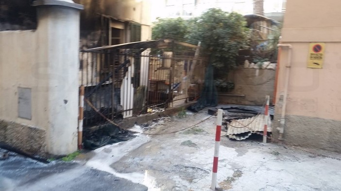 Le immagini dal luogo dell'incendio Le immagini dal luogo dell'incendio