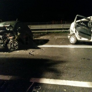 Pontedassio: scontro tra due auto sulla statale 28, auto distrutte e tre feriti in gravi condizioni