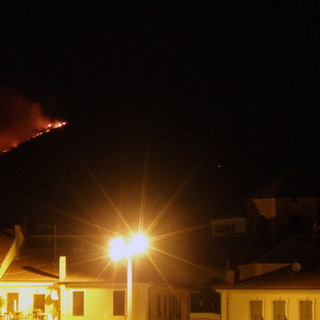Imperia: ancora incendi boschivi, questa volta a Chiusanico e Caravonica