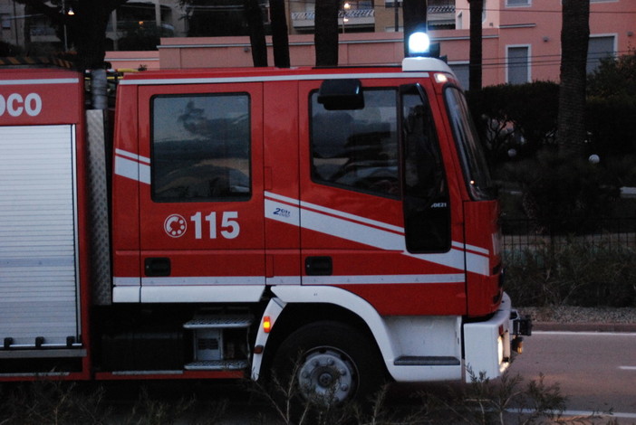 Camporosso: principio d'incendio in un'officina abbandonata in un capannone