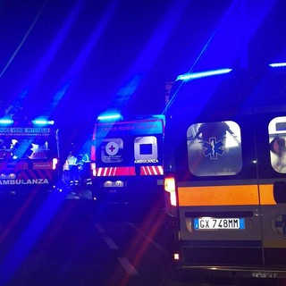 Incendi nel Ponente, notte di paura: a Ventimiglia scantinato in fiamme, sei intossicati e una famiglia evacuata