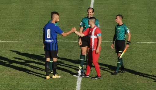Calcio, Imperia sconfitta al 'Ciccione' (0-1) dal Genova Calcio. I tifosi contestano Mister Lupo Calcio, Imperia sconfitta al 'Ciccione' (0-1) dal Genova Calcio. I tifosi contestano Mister Lupo