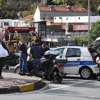 Sanremo: scontro scooter-auto tra via Massa e via San Francesco, 80enne lievemente ferito