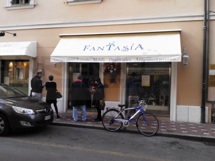 Bordighera: vasto assortimento di complementi d'arredo e oggettistica da Fantasia in via Vittorio Emanuele