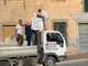 Ventimiglia: il Sindaco 'Operaio' Scullino ripristina la targa in onore di Quasimodo alla Marina di San Giuseppe (Foto) Ventimiglia: il Sindaco 'Operaio' Scullino ripristina la targa in onore di Quasimodo alla Marina di San Giuseppe (Foto)