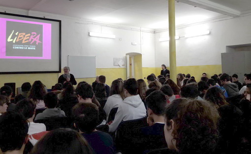 Sanremo: incontro della Secondaria del Comprensivo con il testimone di giustizia Rocco Mangiardi