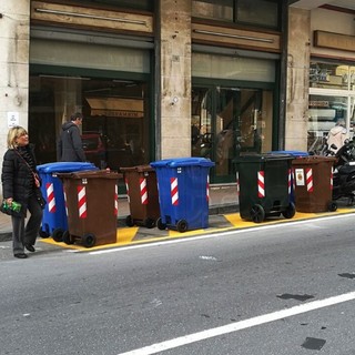 Sanremo: chiavi difettose per l'apertura dei nuovi cassonetti in via Martiri e via Agosti, verranno sostituite subito Sanremo: chiavi difettose per l'apertura dei nuovi cassonetti in via Martiri e via Agosti, verranno sostituite subito
