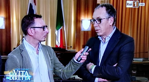 Sanremo: il Sindaco Biancheri in onda su tutti i media nazionali, ma 'La vita in diretta' gli 'chiude' il microfono Sanremo: il Sindaco Biancheri in onda su tutti i media nazionali, ma 'La vita in diretta' gli 'chiude' il microfono