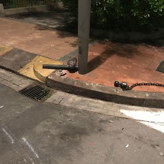 Ventimiglia: scontro tra due moto all'incrocio tra via Roma e via Giovanni XXIII, due giovani in ospedale (Foto)