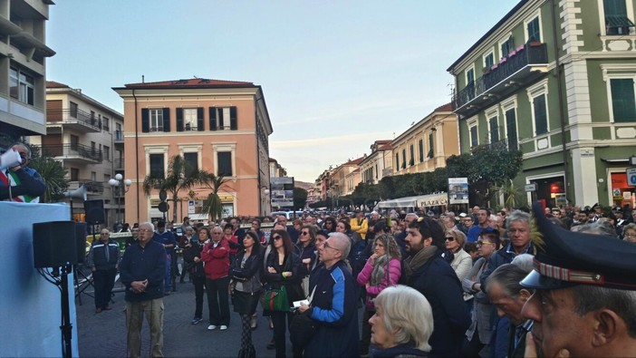 L'incontro dei sindaci dianesi con i cittadini per parlare di migranti - 10 marzo L'incontro dei sindaci dianesi con i cittadini per parlare di migranti - 10 marzo