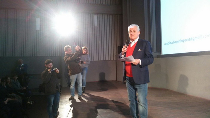 Imperia: 350 persone al Centrale per il nuovo incontro con Claudio Scajola “Ripartire dalla comunità” (Foto e Video) Imperia: 350 persone al Centrale per il nuovo incontro con Claudio Scajola “Ripartire dalla comunità” (Foto e Video)