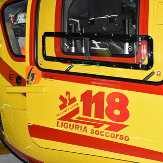 Vallecrosia: 35enne perde il controllo dello scooter e cade in via Roma, in codice rosso a Pietra Ligure