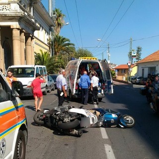 Sanremo: scontro tra due scooter in corso Mazzini di fronte allo stadio, due feriti lievi (Foto)