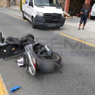 Sanremo: scontro scooter-furgone sull'Aurelia alla 'Vesca', giovane portato in ospedale (Foto) Sanremo: scontro scooter-furgone sull'Aurelia alla 'Vesca', giovane portato in ospedale (Foto)