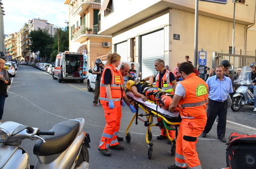 Sanremo: 17enne cade con lo scooter in via Martiri della Libertà, dinamica in fase di accertamento Sanremo: 17enne cade con lo scooter in via Martiri della Libertà, dinamica in fase di accertamento