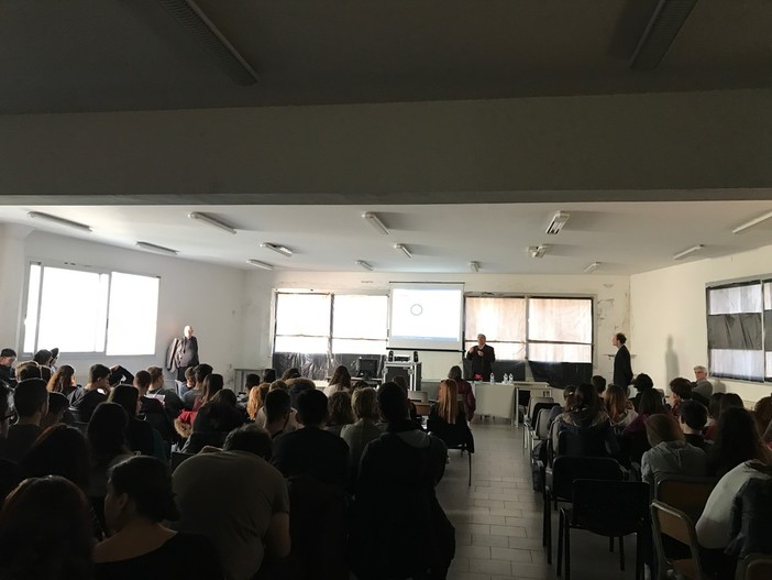 Ventimiglia: incontro di alternanza scuola-lavoro sull’educazione finanziaria per il “Fermi Polo” Ventimiglia: incontro di alternanza scuola-lavoro sull’educazione finanziaria per il “Fermi Polo”