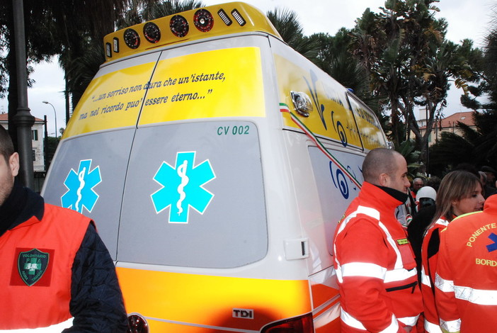 Santo Stefano al Mare: 14enne cade sulla ciclabile, soccorso dalla Croce Verde di Arma Santo Stefano al Mare: 14enne cade sulla ciclabile, soccorso dalla Croce Verde di Arma