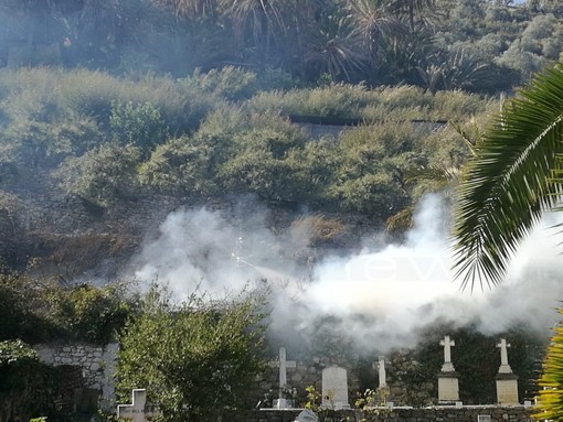 Sanremo: 'scappa' il fuoco ad un agricoltore in campagna, per fortuna intervengono i pompieri