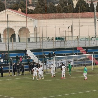 Calcio: al 'Ciccione' passa il Gozzano per 0-3. Imperia penultima e Mister Ascoli a rischio