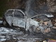 Arma di Taggia: auto distrutta dalle fiamme questa sera nel parcheggio di un condominio