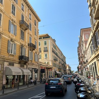 Sanremo: ragazza di 19 anni investita sulle strisce pedonali in via Roma