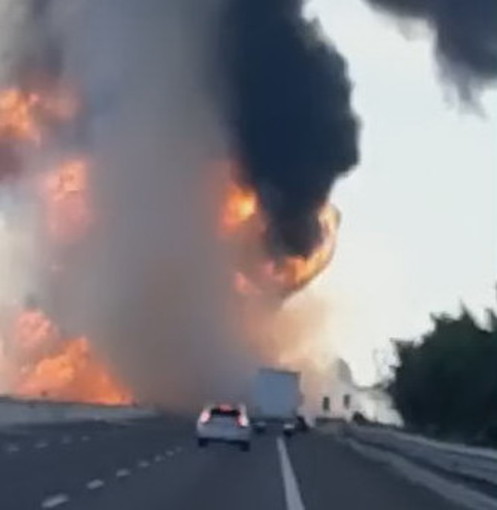 Informazione per chi viaggia: incidente e probabile esplosione sulla A1 in Emilia, chiusa l'autostrada (Video)
