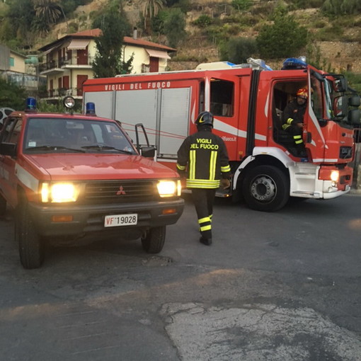 Sanremo: macchina trancia un tubo, fuga di gas in via Dante Alighieri, intervento di Vvf e Italgas