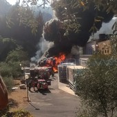 Ceriana: a fuoco alcuni fusti fuori dalla Crespi intervento di Protezione Civile e Pompieri (Foto) Ceriana: a fuoco alcuni fusti fuori dalla Crespi intervento di Protezione Civile e Pompieri (Foto)
