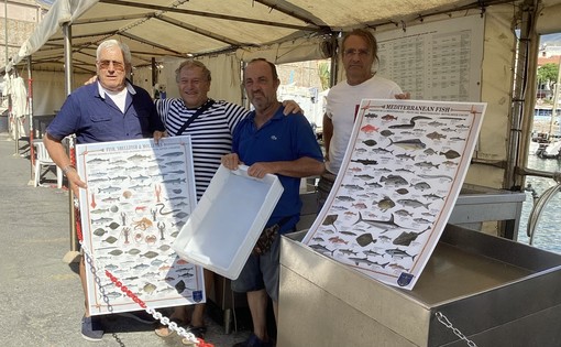 La Famija Sanremasca ancora più vicina al Portovecchio: donazioni ai pescatori e interventi di pulizia dell'area (Foto)