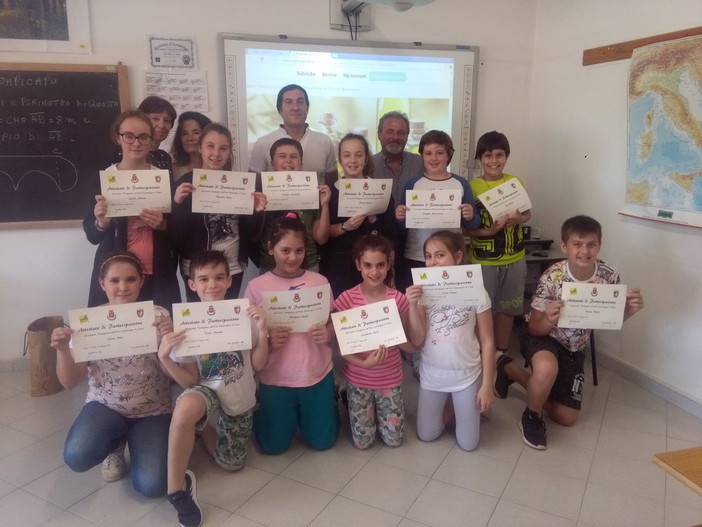 Diano San Pietro: alla scuola Primaria un incontro divulgativo per far conoscere l'olio extravergine d'oliva Diano San Pietro: alla scuola Primaria un incontro divulgativo per far conoscere l'olio extravergine d'oliva