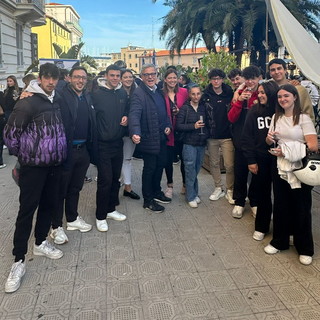 Bagno di folla per Gianni Rolando: oltre 500 giovani per il candidato sindaco del centro destra (Foto) Bagno di folla per Gianni Rolando: oltre 500 giovani per il candidato sindaco del centro destra (Foto)