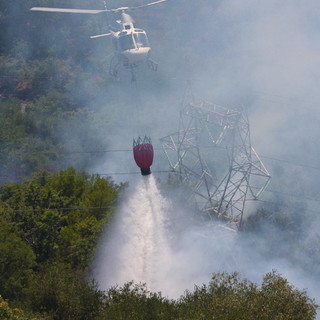 Imperia: incendio nella zona di Villa Faraldi, da questa notte soccorritori al lavoro