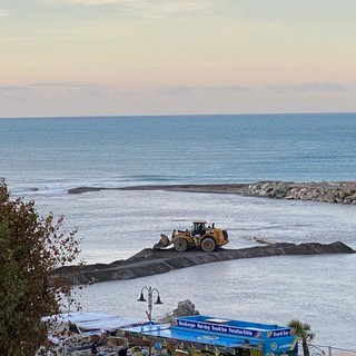 Ventimiglia: sono partiti questa mattina i lavori per la rimozione delle macerie alla foce del Roya (Foto)