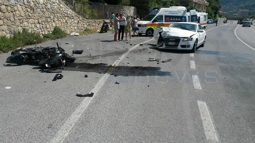 Ventimiglia: violento scontro auto-moto nella zona di Roverino, il bilancio è di due feriti Ventimiglia: violento scontro auto-moto nella zona di Roverino, il bilancio è di due feriti
