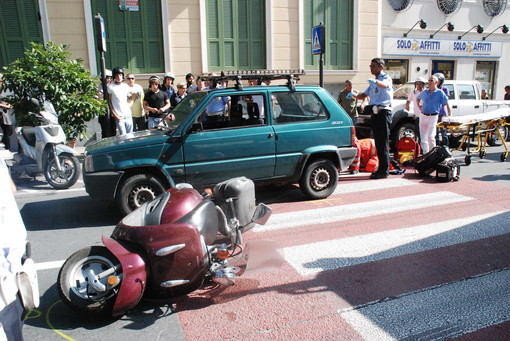 Sanremo: incidente stradale in via Roma, due feriti e traffico paralizzato