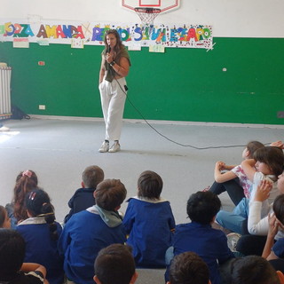 Sanremo: quando lo sport diventa emozione: Amanda Embriaco incontra i bambini e le bambine della ‘Rubino’