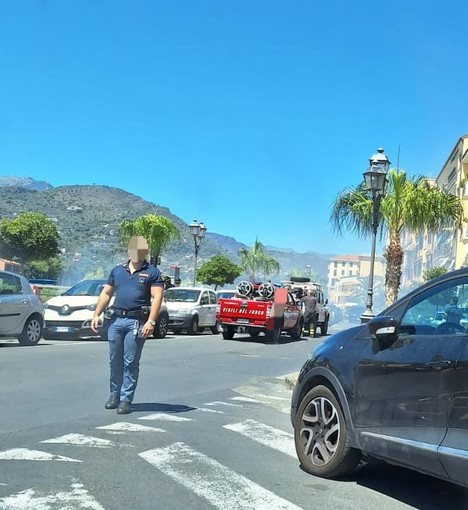 Ventimiglia, incendio sul Lungo Roia Gerolamo Rossi: vigili del fuoco in azione (Foto)