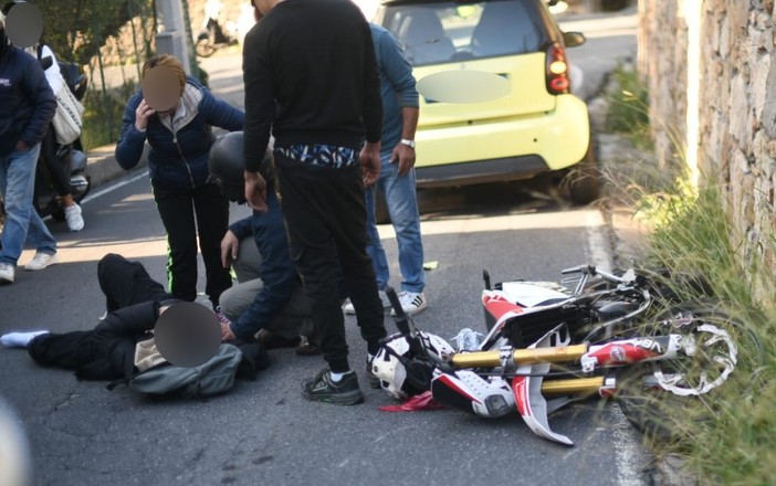 Sanremo: scontro tra un'auto ed una moto in strada Sen. Marsaglia, 17enne trasportato in ospedale