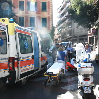 Sanremo: scooter investe un anziano a rondò Garibaldi, uomo portato in ospedale
