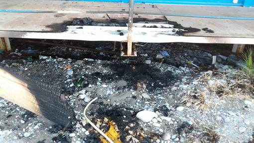 Ventimiglia: indagini della Polizia sull'incendio al dehor del ristorante del Consigliere comunale Emilio Galardini