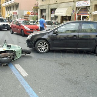 Sanremo: lieve incidente stradale questa mattina in via Pietro Agosti, ferito un centauro